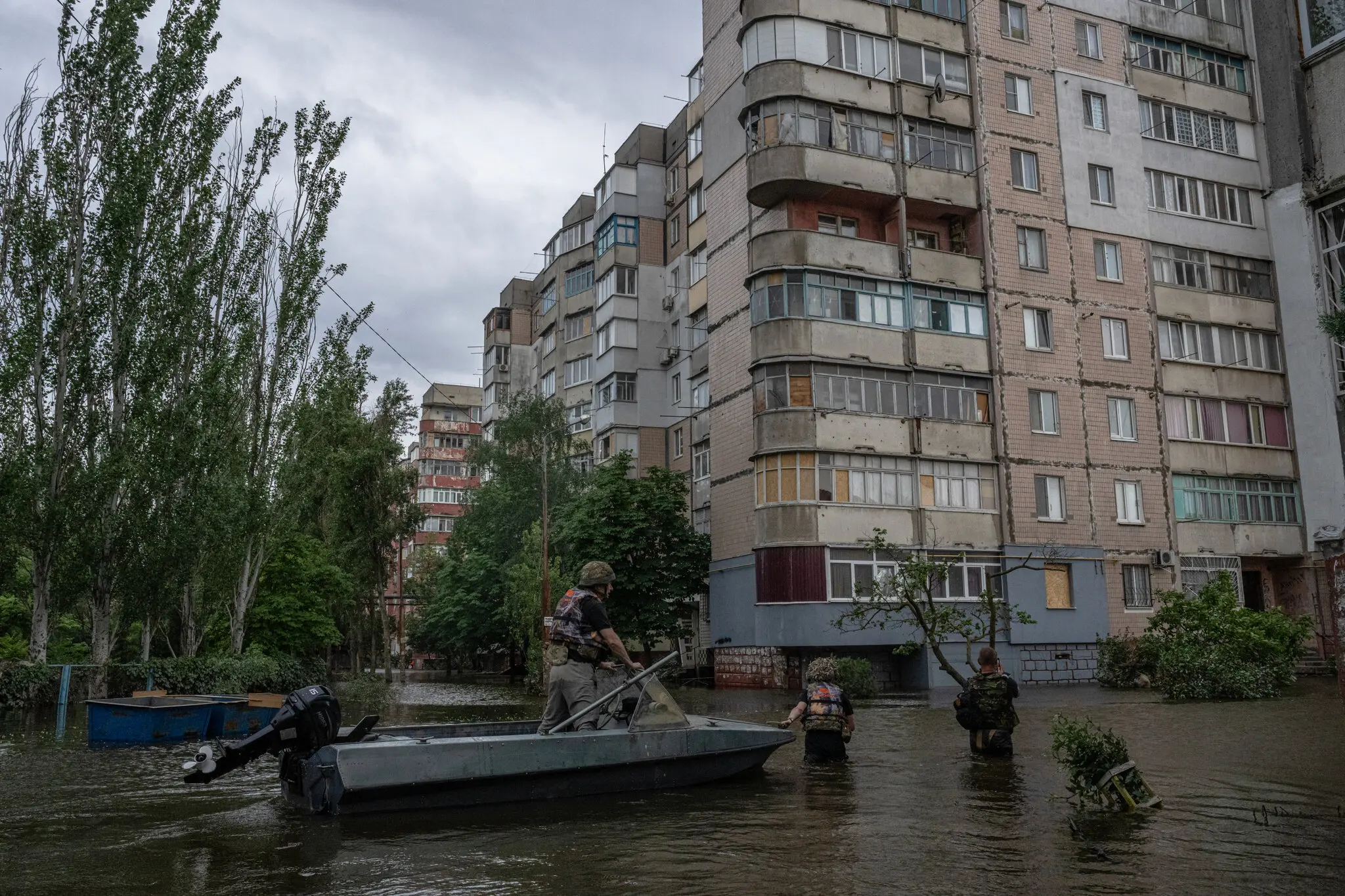 Понад 100 людей досі вважаються зниклими безвісти після катастрофи на Каховській греблі, повідомляє Україна